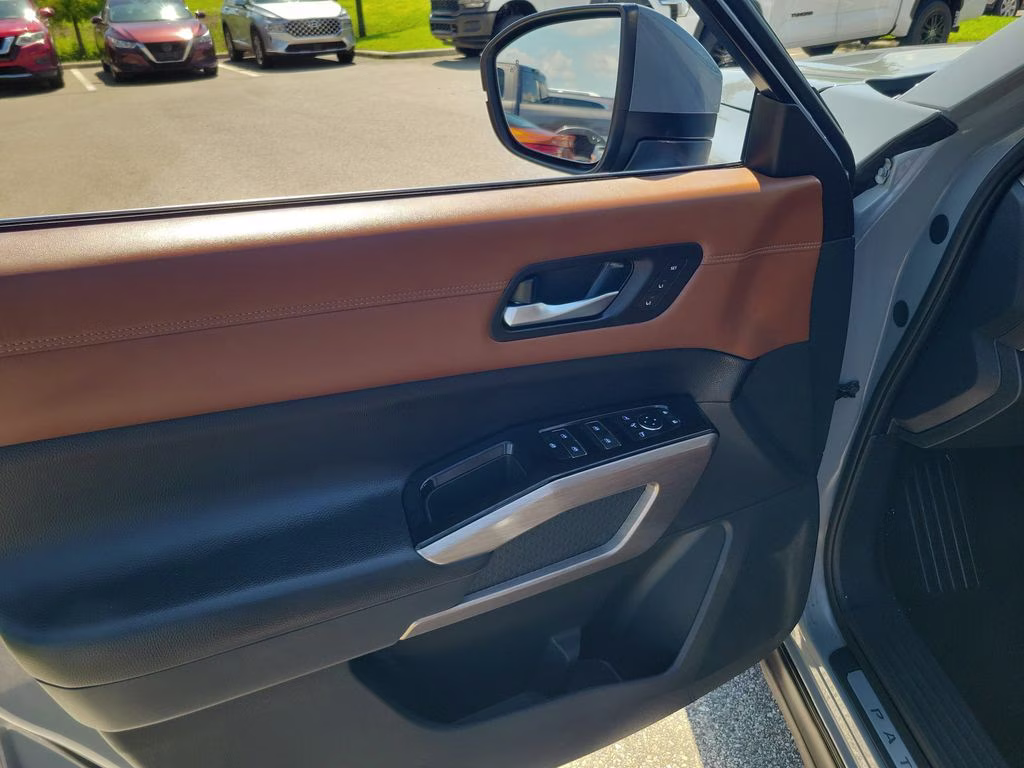 2023 Boulder Gray Pearl Nissan Pathfinder Platinum FWD SUV