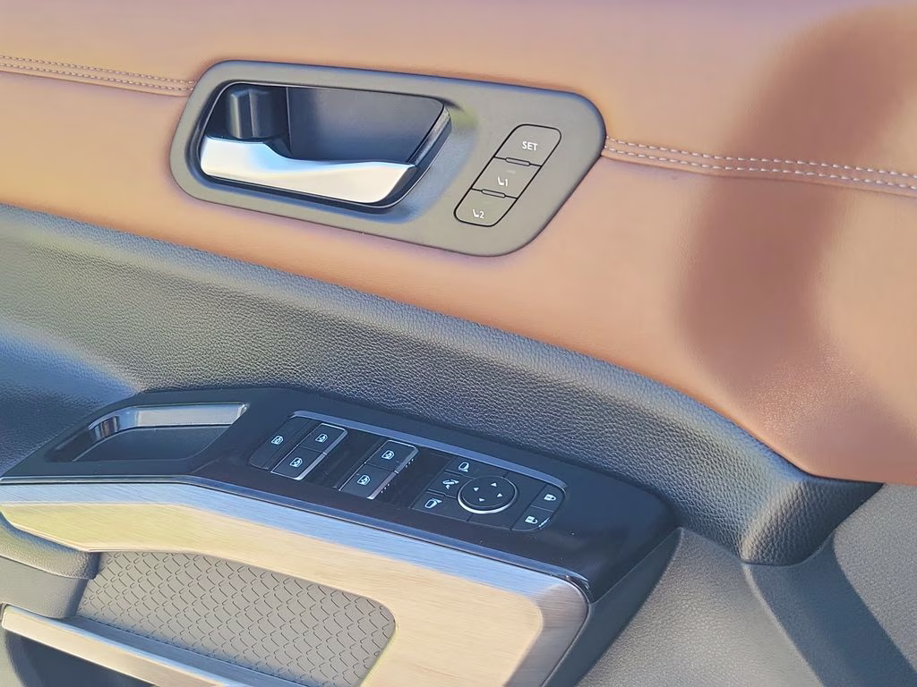 2023 Boulder Gray Pearl Nissan Pathfinder Platinum FWD SUV
