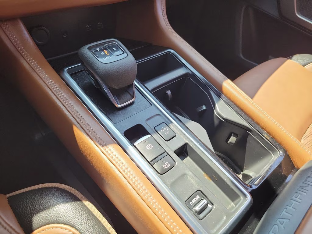 2023 Boulder Gray Pearl Nissan Pathfinder Platinum FWD SUV