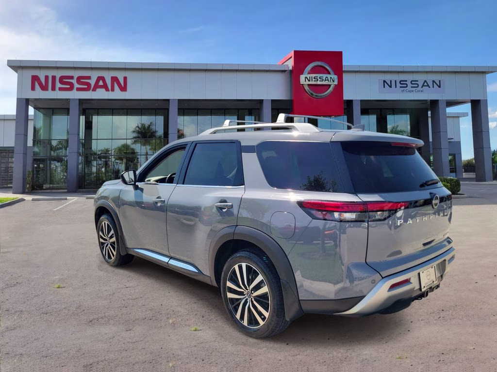 2023 Boulder Gray Pearl Nissan Pathfinder Platinum FWD SUV