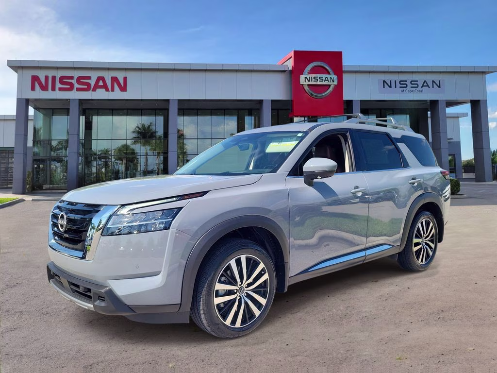 2023 Boulder Gray Pearl Nissan Pathfinder Platinum FWD SUV