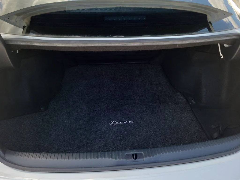 2019 White Pearl Lexus IS 300 RWD Sedan