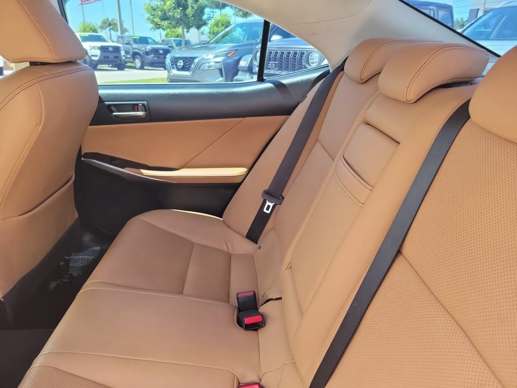 2019 White Pearl Lexus IS 300 RWD Sedan