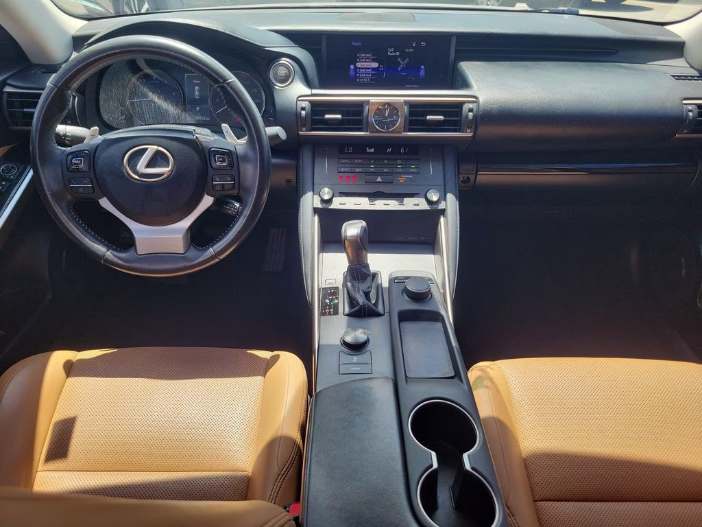 2019 White Pearl Lexus IS 300 RWD Sedan