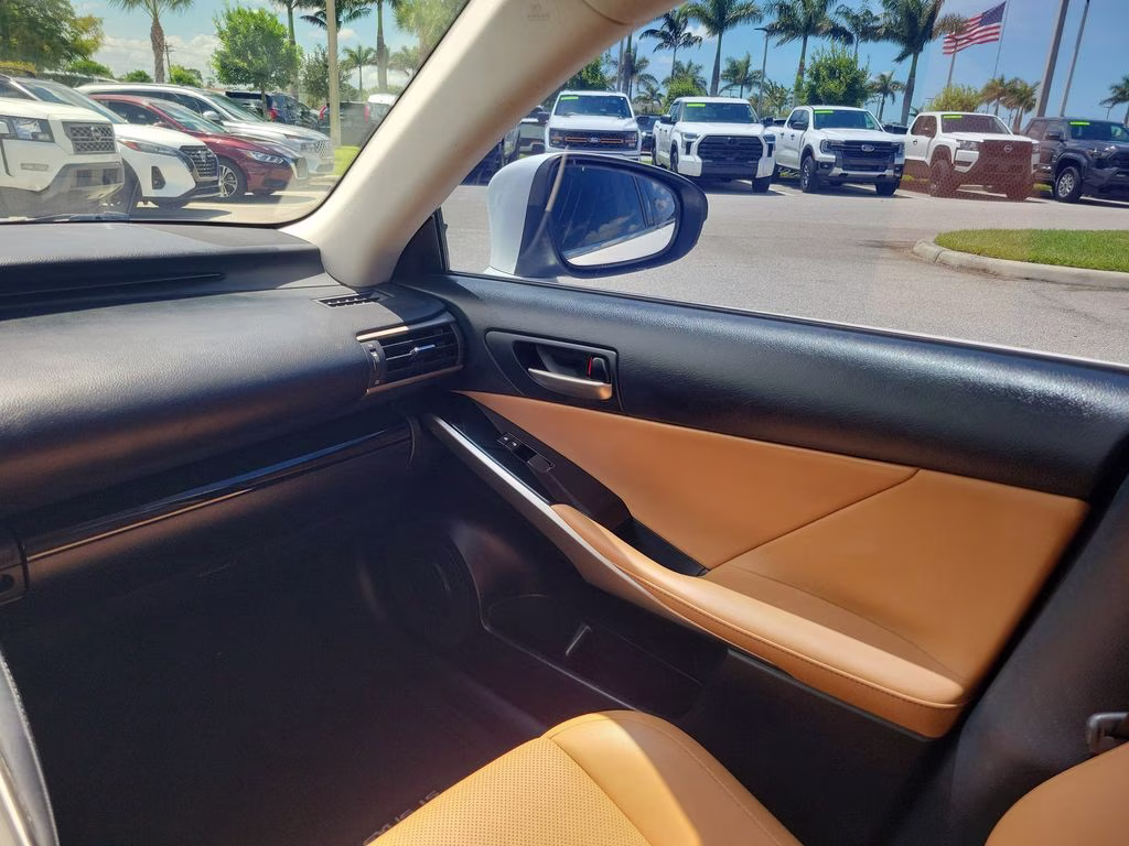 2019 White Pearl Lexus IS 300 RWD Sedan