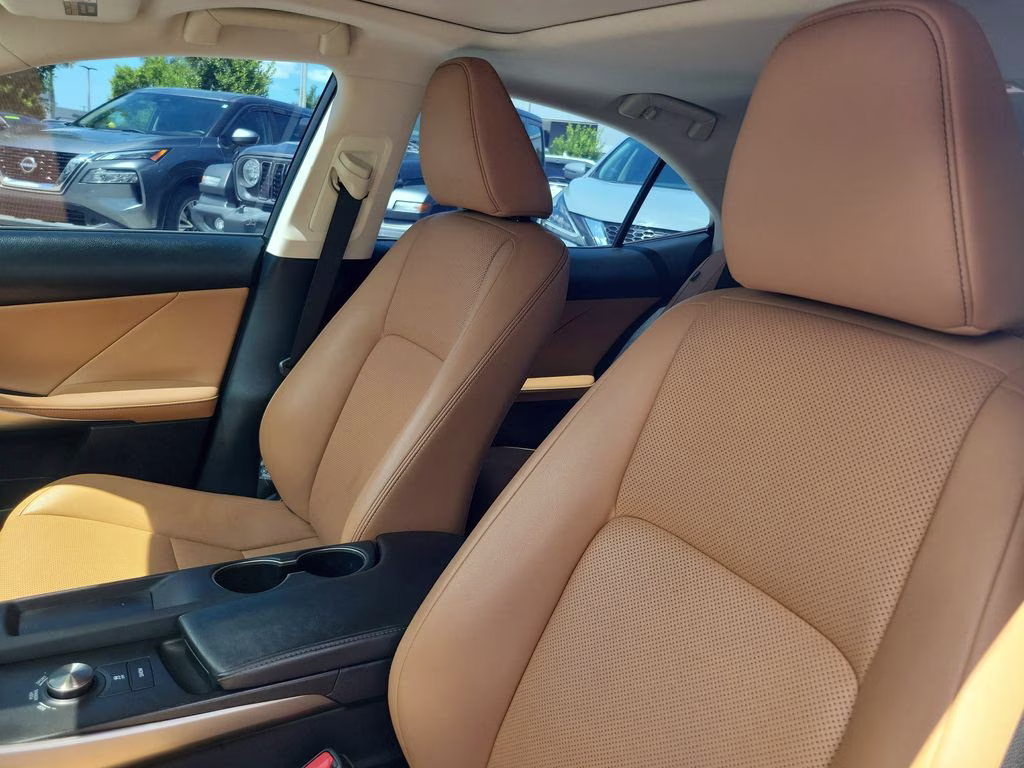 2019 White Pearl Lexus IS 300 RWD Sedan