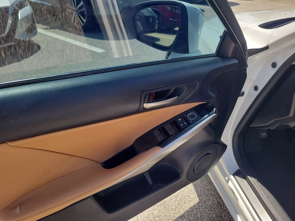2019 White Pearl Lexus IS 300 RWD Sedan