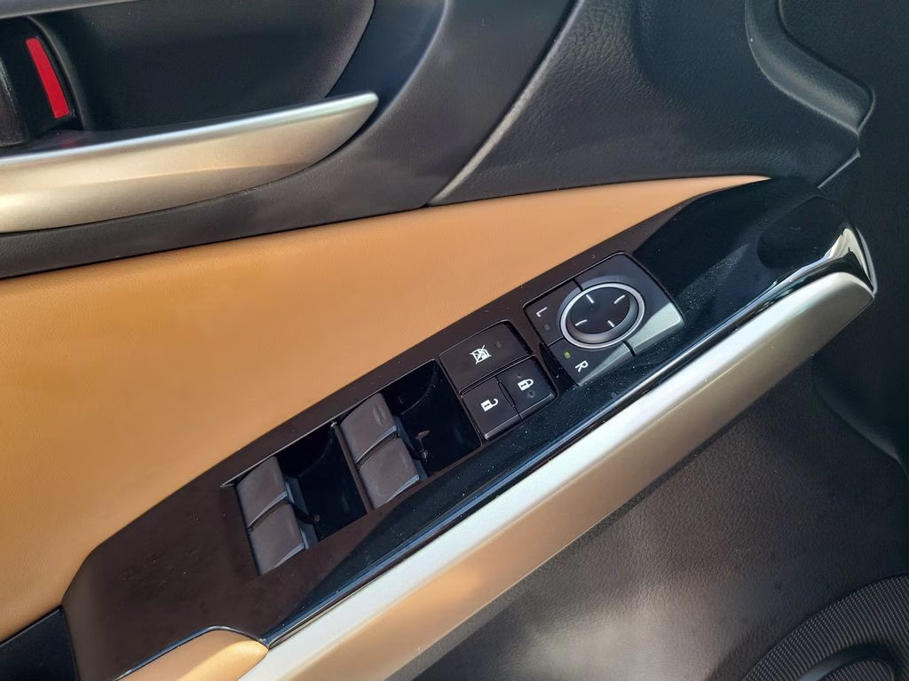 2019 White Pearl Lexus IS 300 RWD Sedan