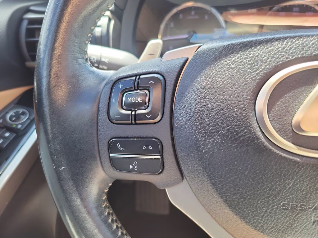 2019 White Pearl Lexus IS 300 RWD Sedan