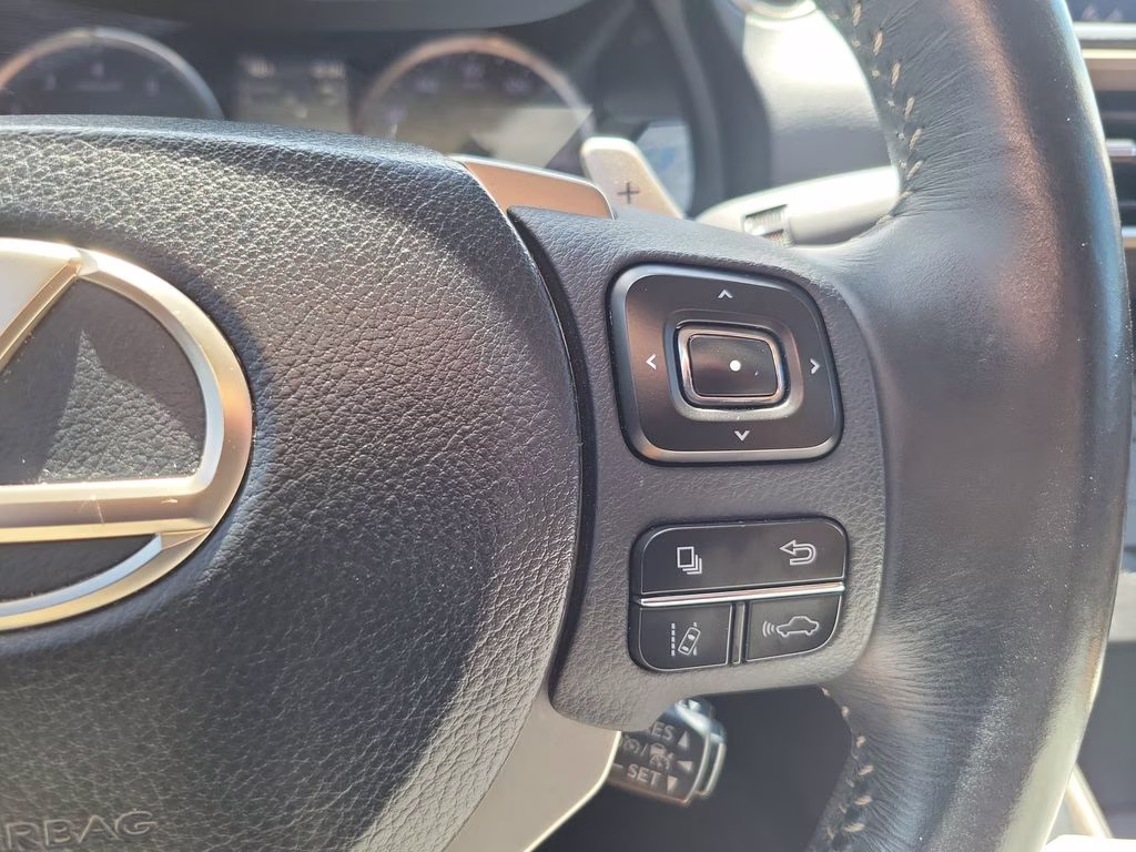 2019 White Pearl Lexus IS 300 RWD Sedan