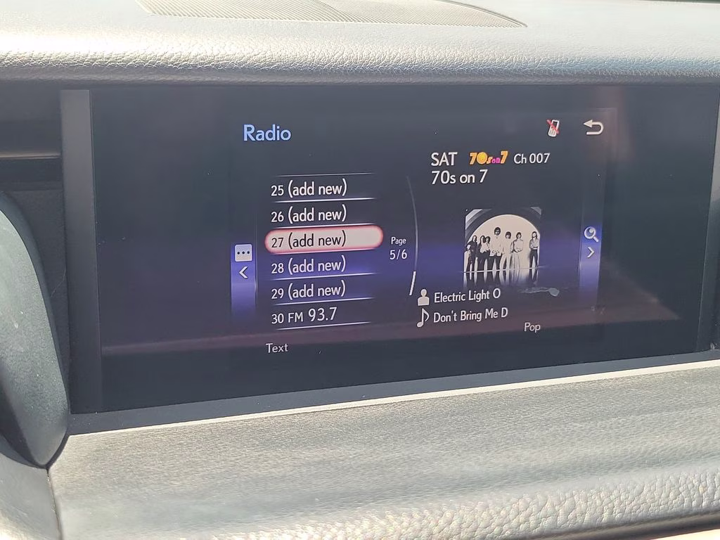2019 White Pearl Lexus IS 300 RWD Sedan