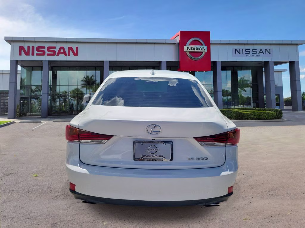 2019 White Pearl Lexus IS 300 RWD Sedan