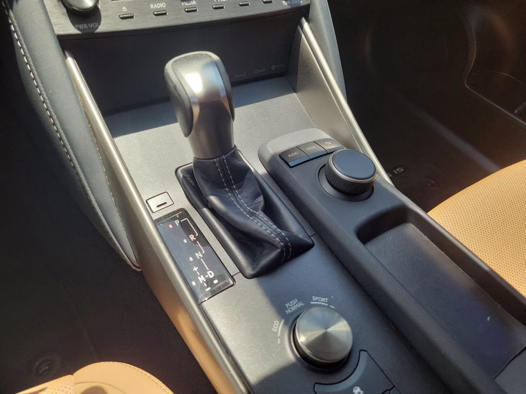 2019 White Pearl Lexus IS 300 RWD Sedan