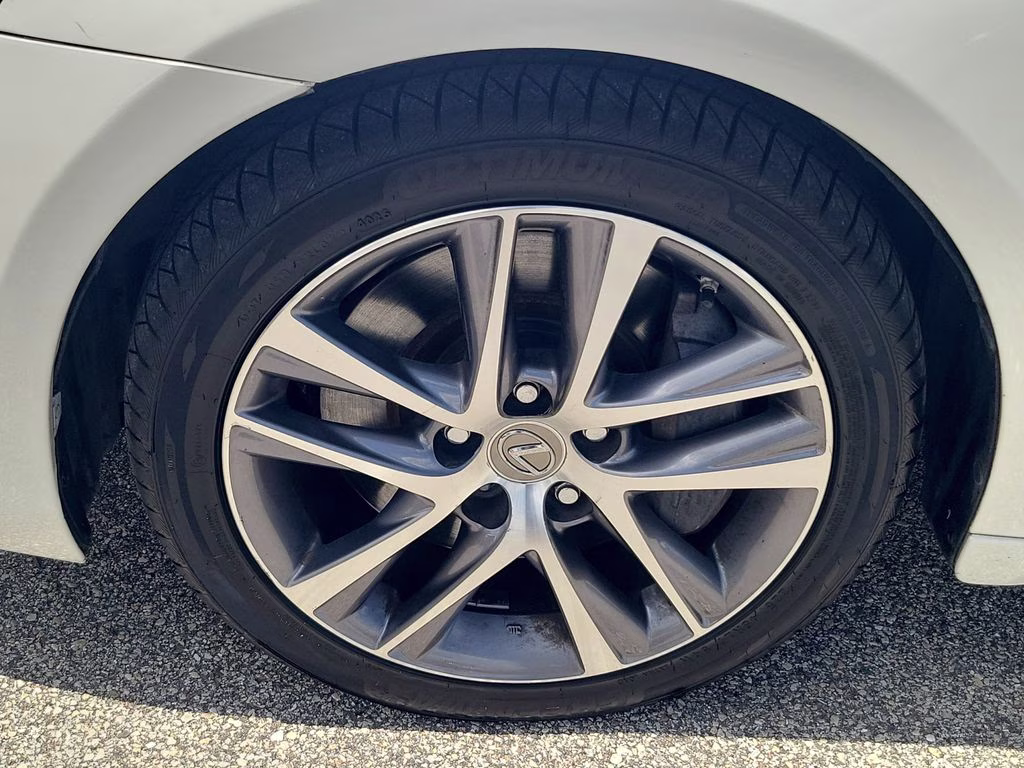 2019 White Pearl Lexus IS 300 RWD Sedan