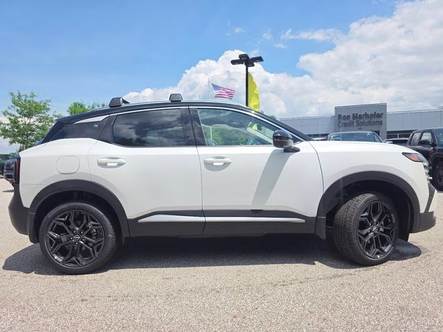 2026 Aspen White/Super Black Nissan Kicks SR AWD SUV