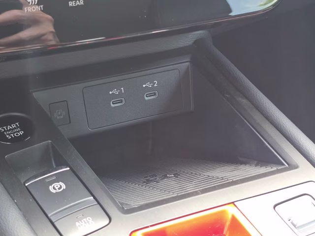 2026 Aspen White/Super Black Nissan Kicks SR AWD SUV