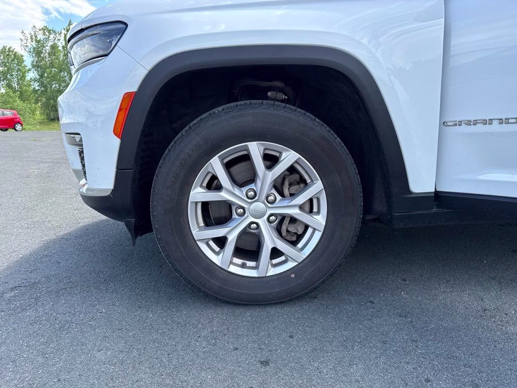 2021 Bright White Clearcoat Jeep Grand Cherokee L Limited 4X4 SUV