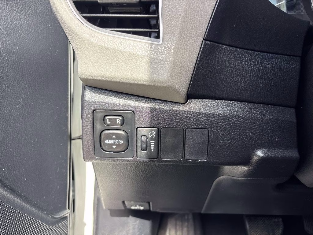 2014 Super White Toyota Corolla LE FWD Sedan