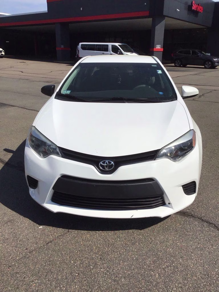 2014 Super White Toyota Corolla LE FWD Sedan