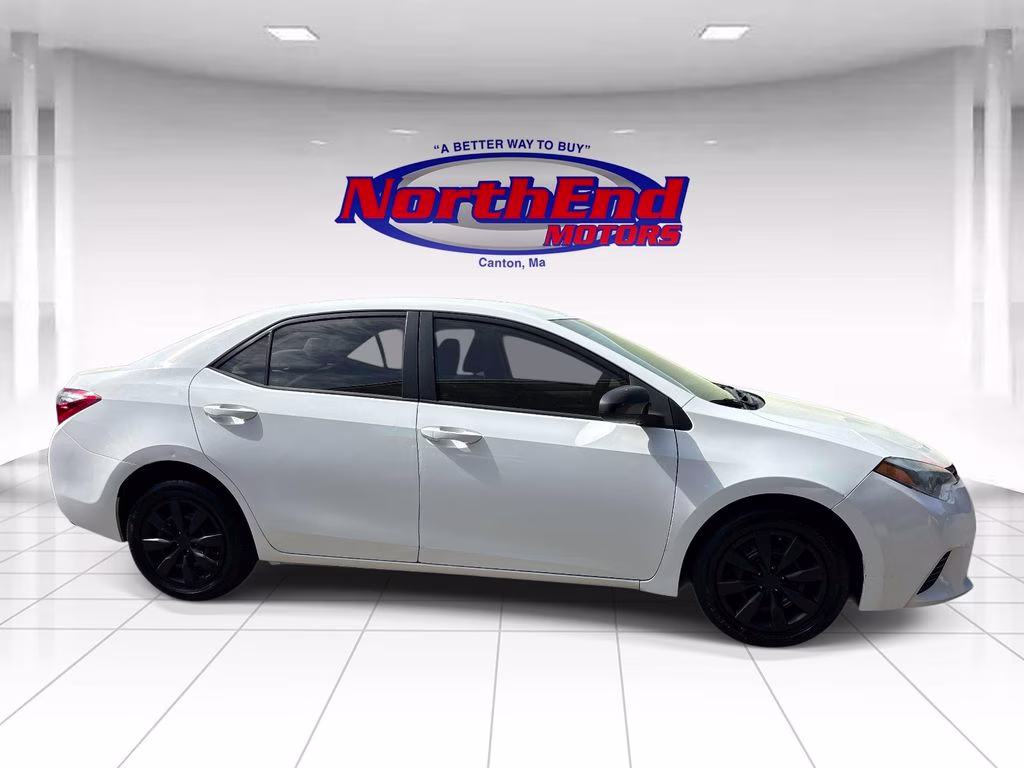 2014 Super White Toyota Corolla LE FWD Sedan