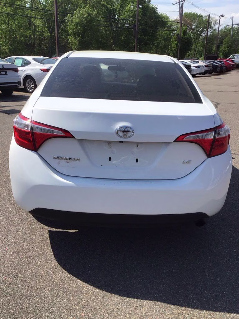 2014 Super White Toyota Corolla LE FWD Sedan
