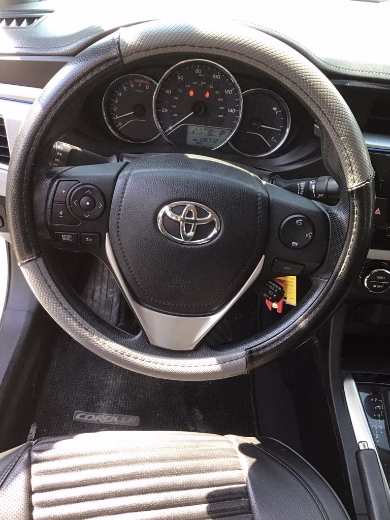 2014 Super White Toyota Corolla LE FWD Sedan