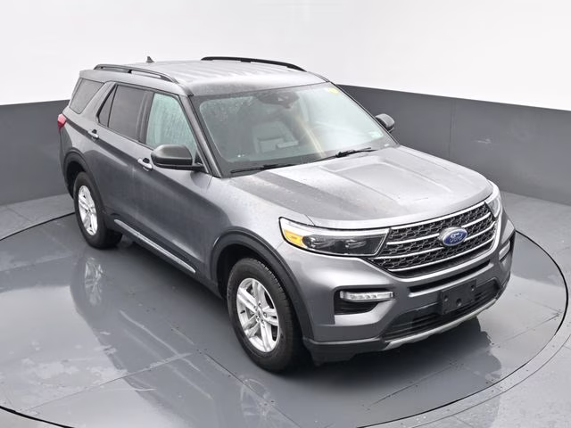 2022 Gray Metallic Ford Explorer XLT 4X4 SUV