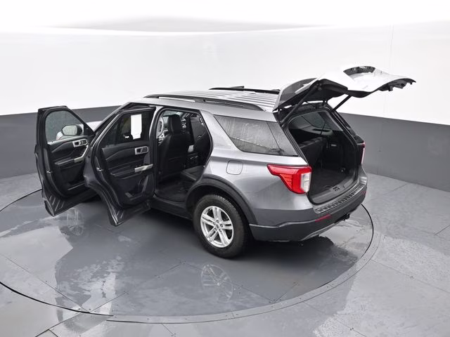 2022 Gray Metallic Ford Explorer XLT 4X4 SUV