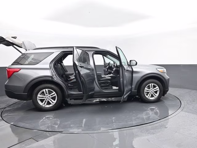 2022 Gray Metallic Ford Explorer XLT 4X4 SUV