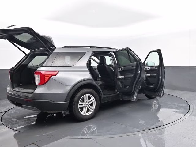 2022 Gray Metallic Ford Explorer XLT 4X4 SUV