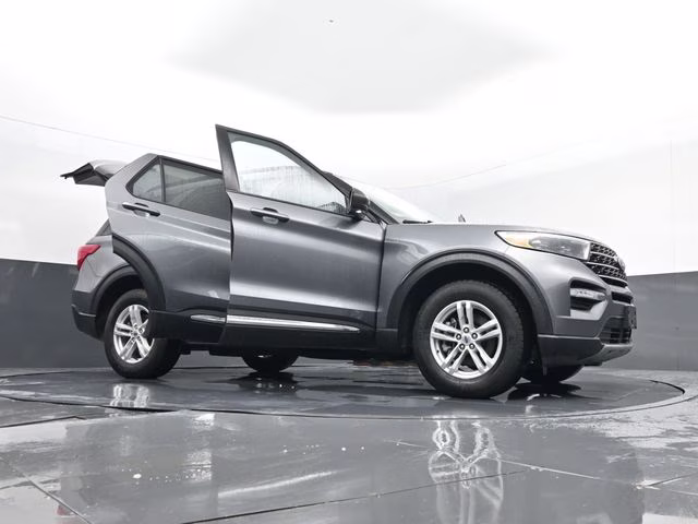 2022 Gray Metallic Ford Explorer XLT 4X4 SUV