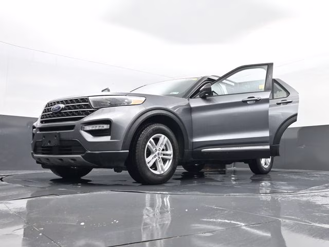 2022 Gray Metallic Ford Explorer XLT 4X4 SUV