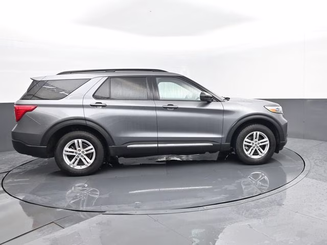 2022 Gray Metallic Ford Explorer XLT 4X4 SUV