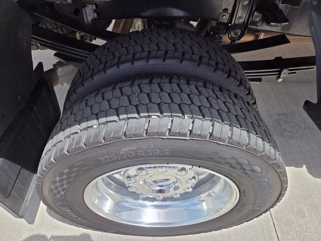 2026 Glacier Gray Met Tri-Coat Ford Super Duty F-450 DRW Platinum 4X4 Truck