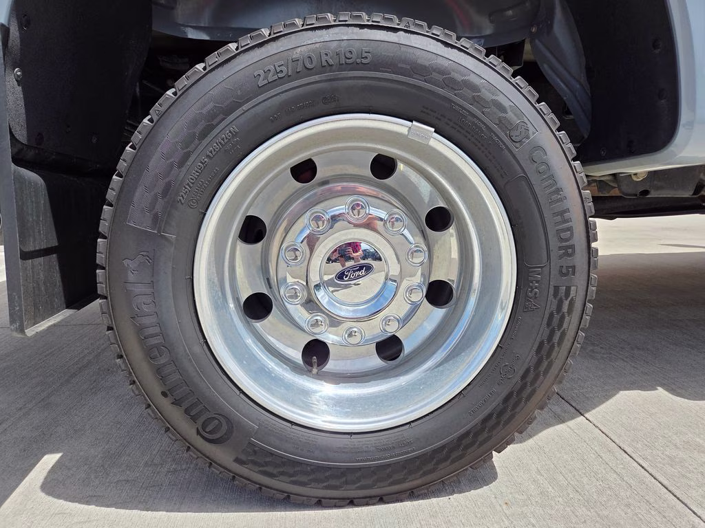 2026 Glacier Gray Met Tri-Coat Ford Super Duty F-450 DRW Platinum 4X4 Truck