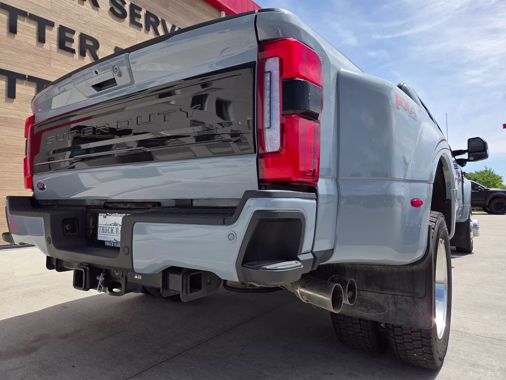 2026 Glacier Gray Met Tri-Coat Ford Super Duty F-450 DRW Platinum 4X4 Truck