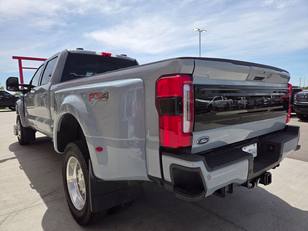 2026 Glacier Gray Met Tri-Coat Ford Super Duty F-450 DRW Platinum 4X4 Truck