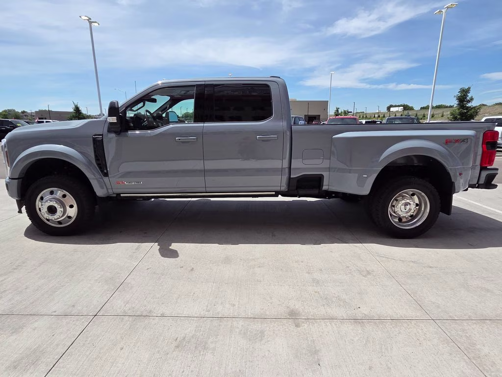 2026 Glacier Gray Met Tri-Coat Ford Super Duty F-450 DRW Platinum 4X4 Truck