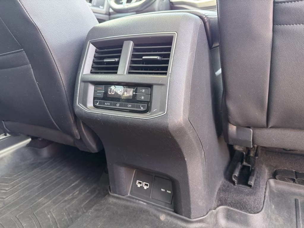 2018 Reflex Silver Metallic Volkswagen Atlas SEL Premium w/Towing AWD SUV