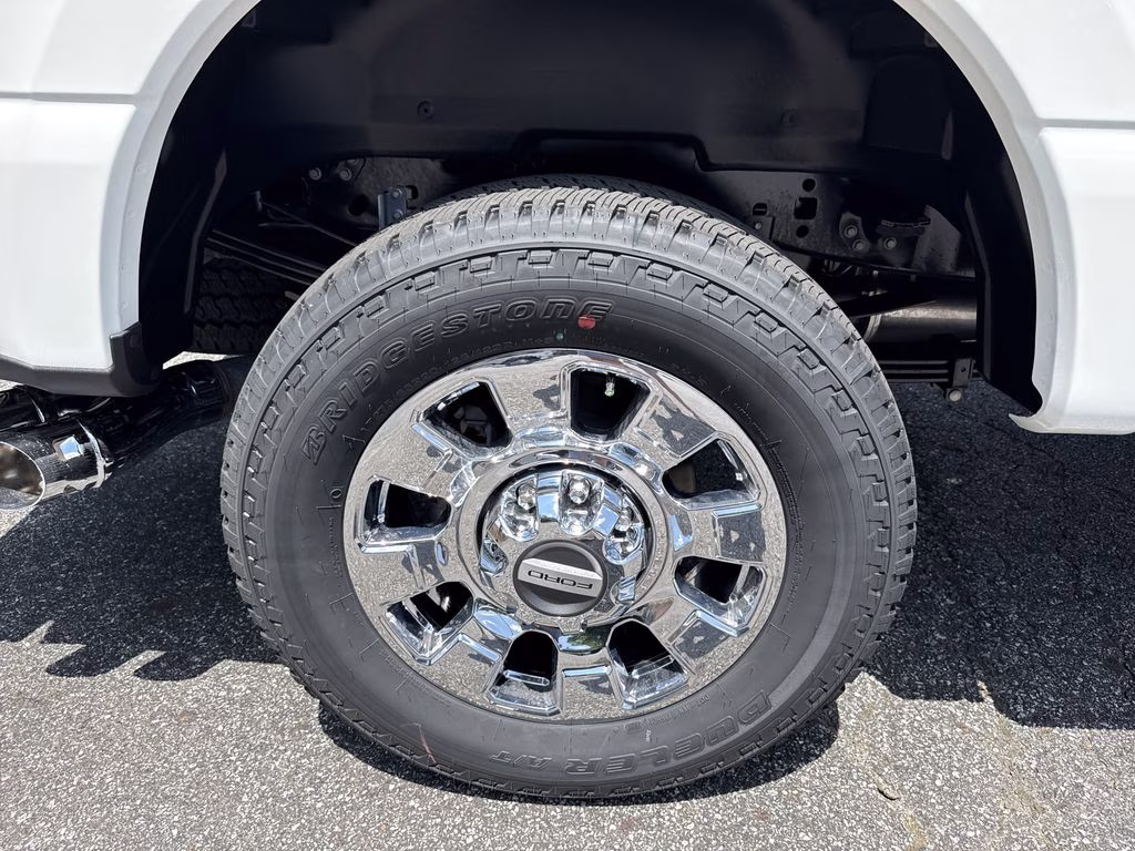 2026 Star White Metallic Tri-Coat Ford Super Duty F-250 SRW Lariat 4X4 Truck