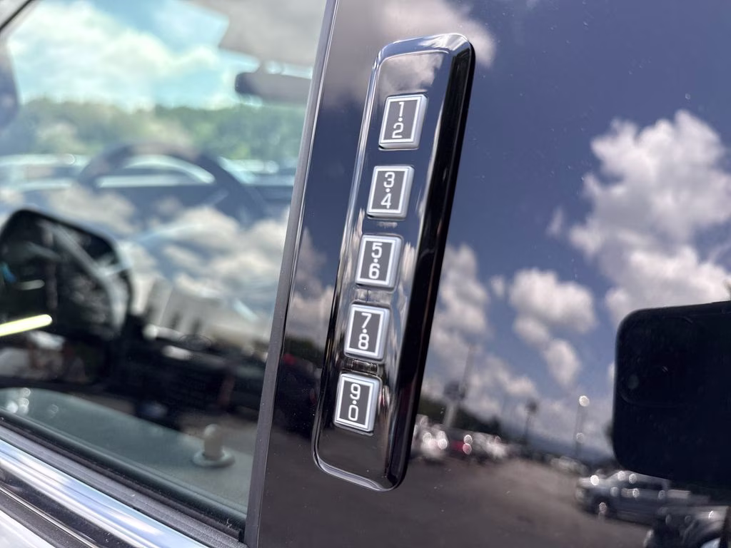 2026 Star White Metallic Tri-Coat Ford Super Duty F-250 SRW Lariat 4X4 Truck