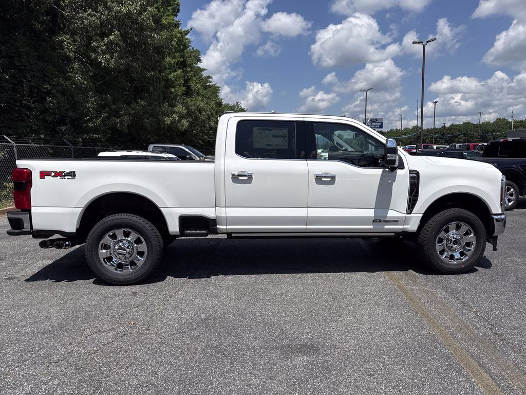 2026 Star White Metallic Tri-Coat Ford Super Duty F-250 SRW Lariat 4X4 Truck