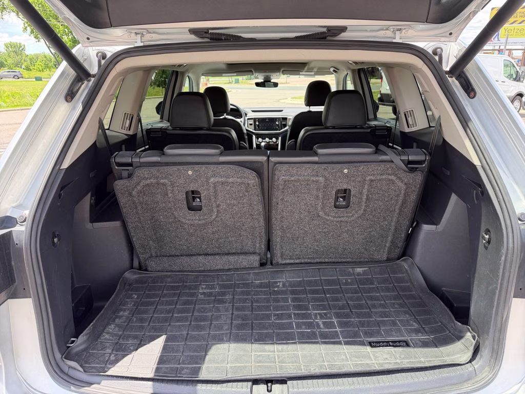 2018 Reflex Silver Metallic Volkswagen Atlas SEL Premium w/Towing AWD SUV