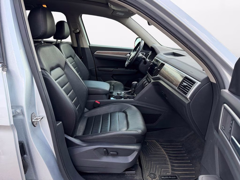 2018 Reflex Silver Metallic Volkswagen Atlas SEL Premium w/Towing AWD SUV