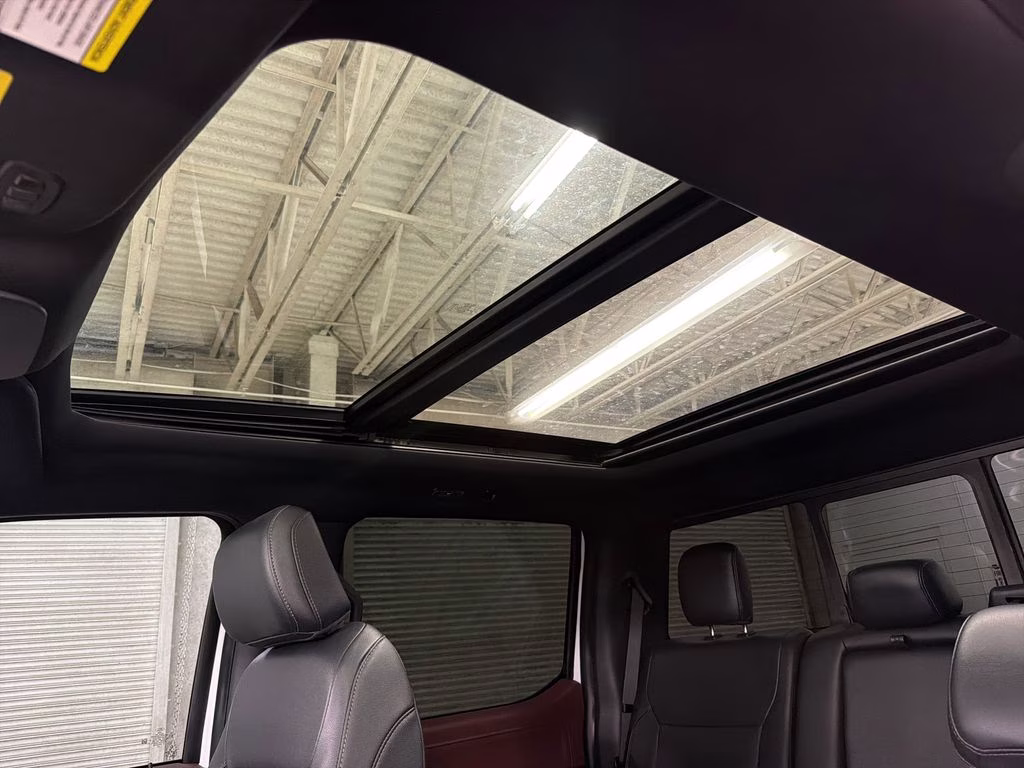 2022 Oxford White Ford F-150 Lariat 4X4 Truck
