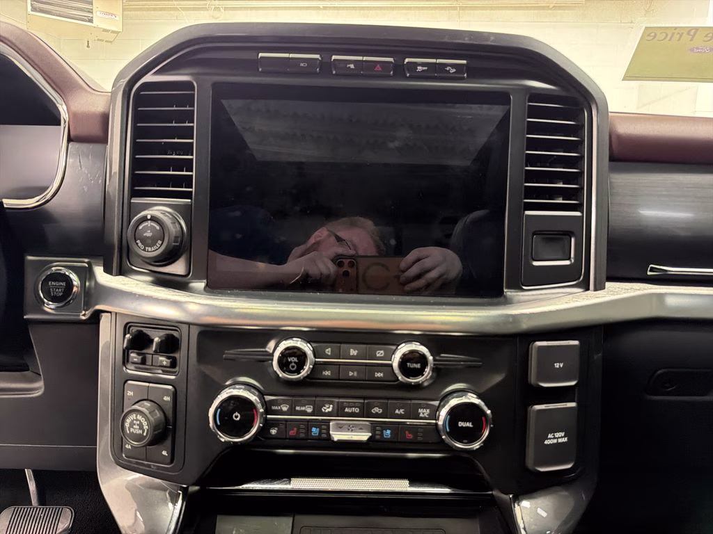 2022 Oxford White Ford F-150 Lariat 4X4 Truck