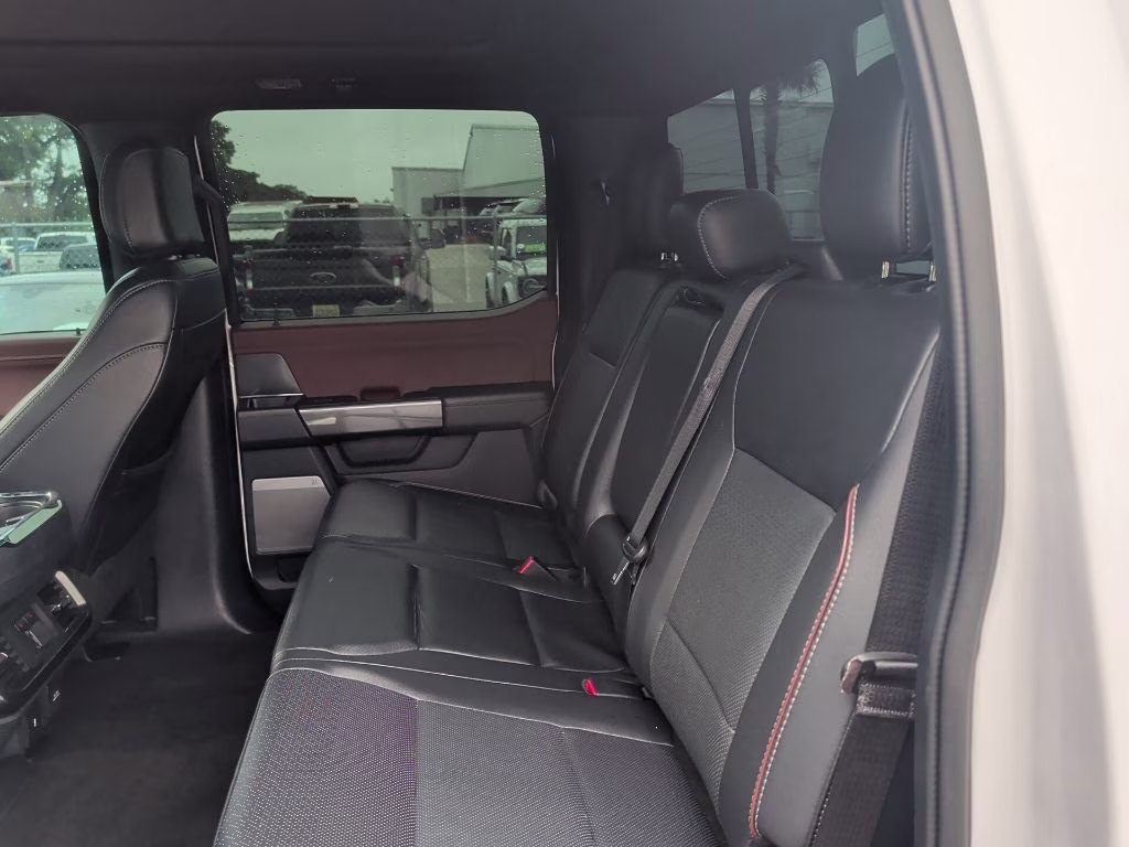 2022 Oxford White Ford F-150 Lariat 4X4 Truck