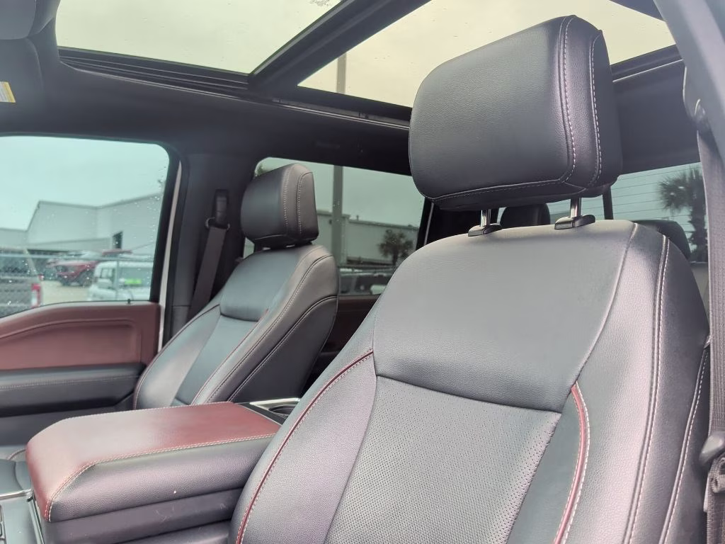 2022 Oxford White Ford F-150 Lariat 4X4 Truck