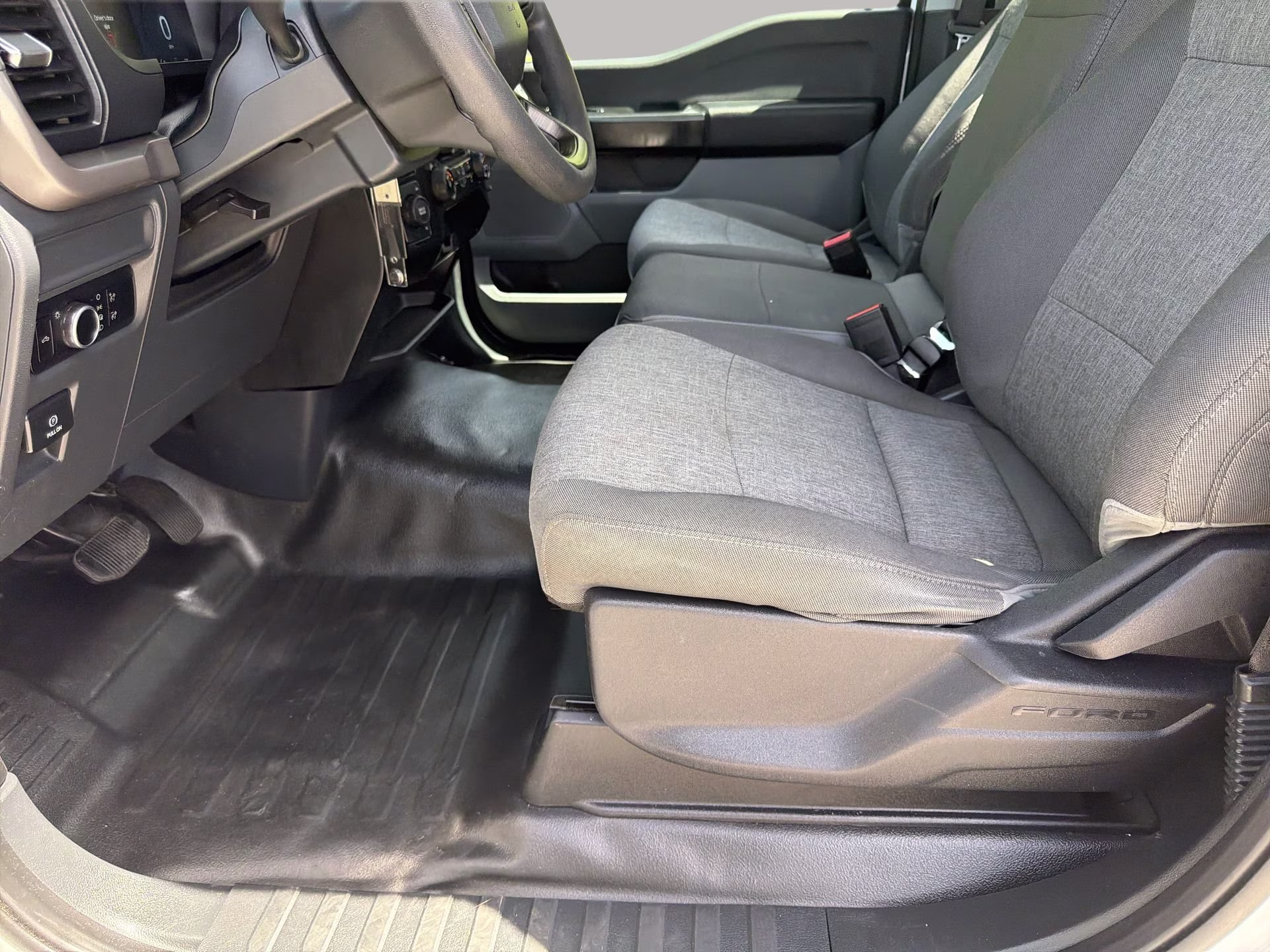2024 Oxford White Ford F-150 XL Regular Cab Pickup 4X4 Truck