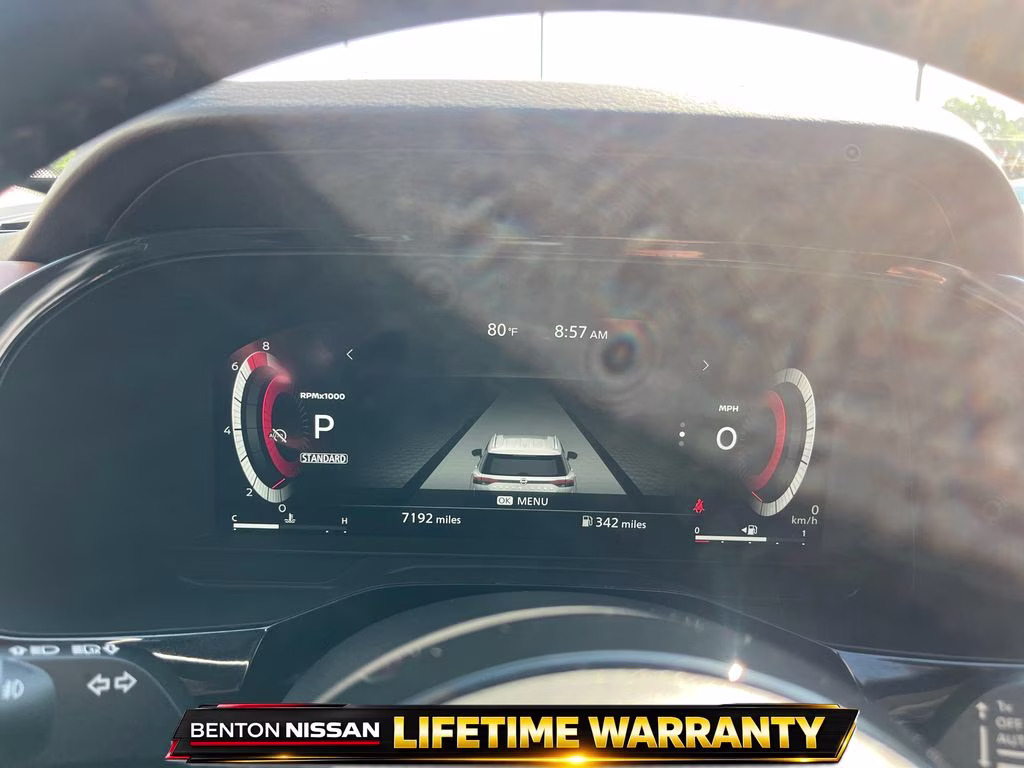 2025 Everest White Pearl/Black Nissan Pathfinder Platinum FWD SUV